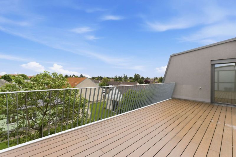 Helle 3-Zimmer-Dachgeschosswohnung mit großer Terrasse & Garage nahe Kagraner Platz / / 1220 Wien / Bild 1